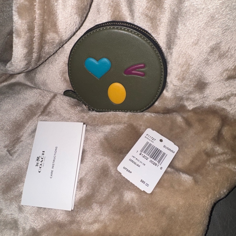 Coach Round coin pouch nwt emoji - Picture 3 of 13